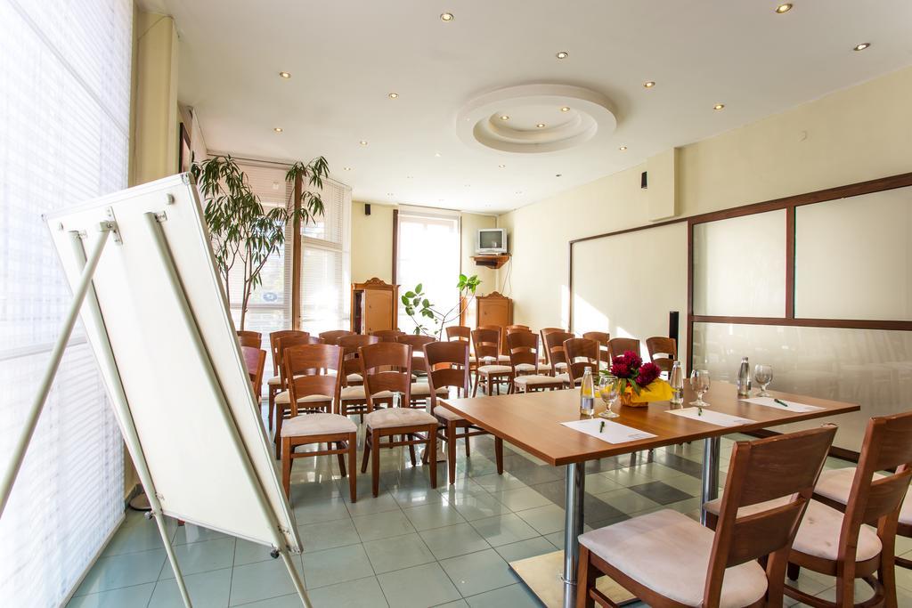 Family Hotel Teteven Eksteriør bilde