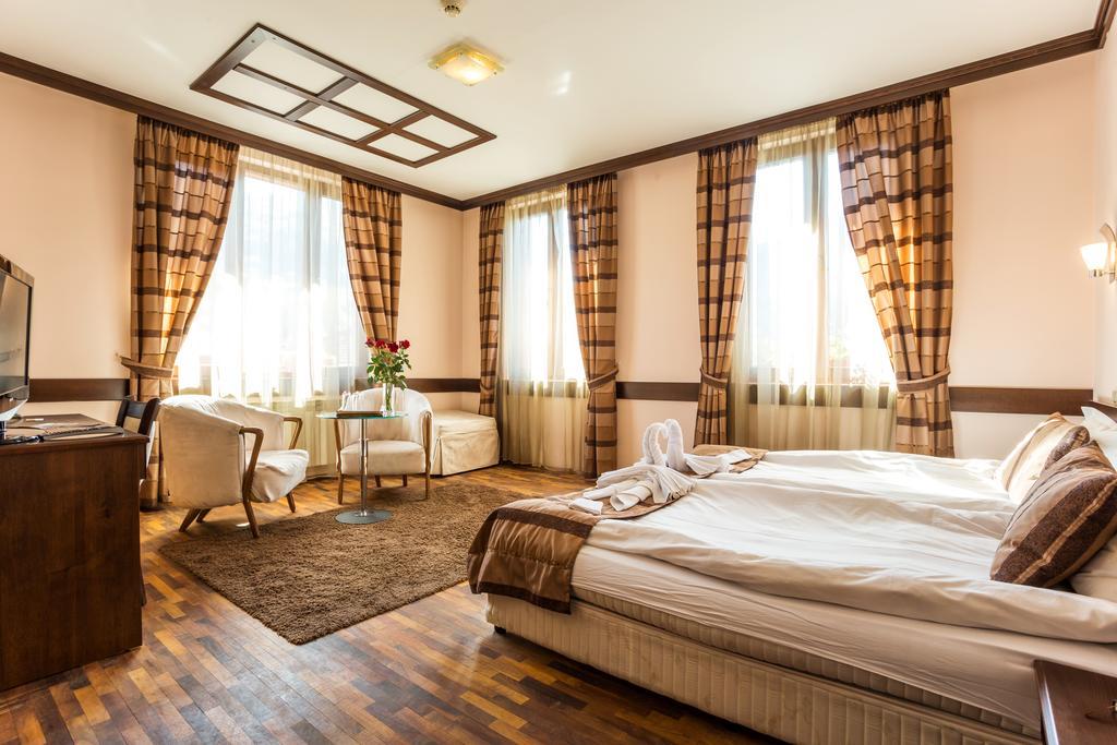 Family Hotel Teteven Eksteriør bilde