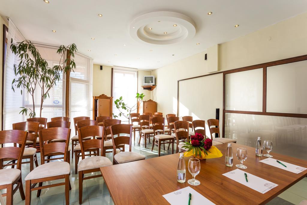 Family Hotel Teteven Eksteriør bilde