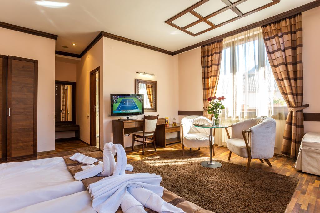 Family Hotel Teteven Eksteriør bilde
