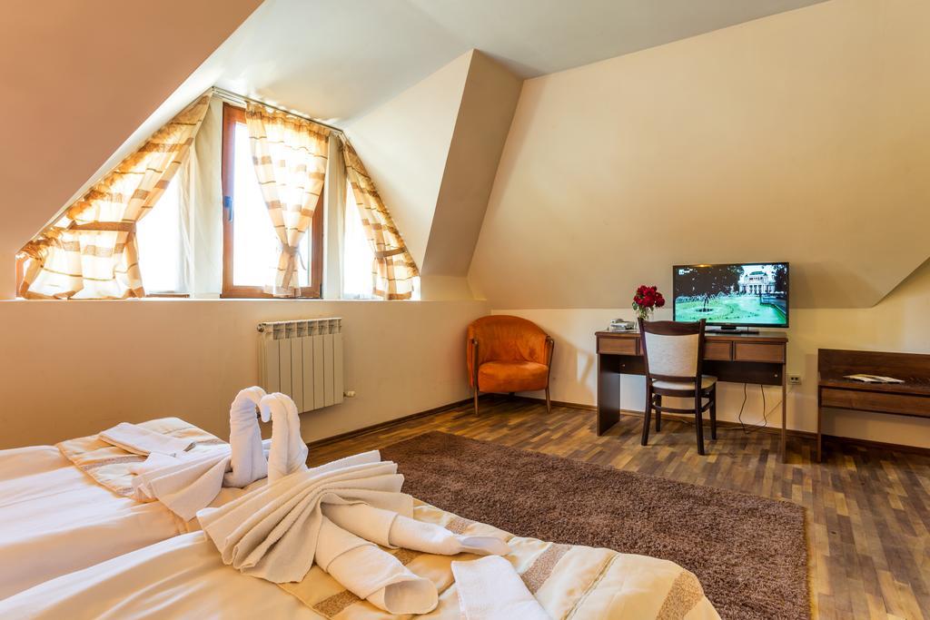 Family Hotel Teteven Eksteriør bilde