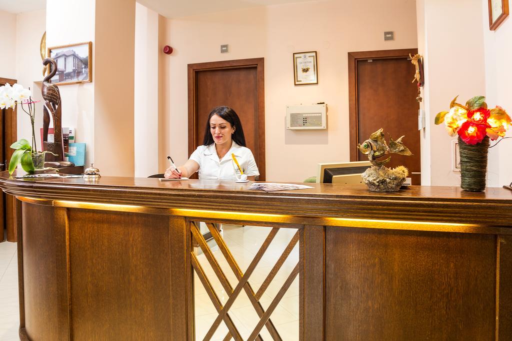 Family Hotel Teteven Eksteriør bilde